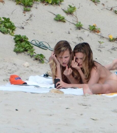 blowjob brunette onlyfans exclusive pics