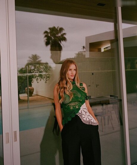 shaved onlyfans hot sexy image