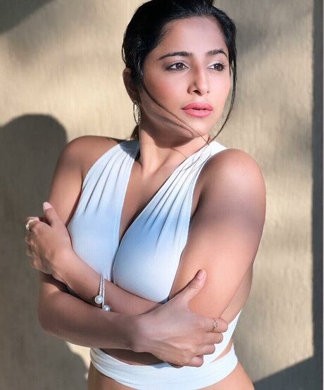 busty mom onlyfans sexy nude pictures