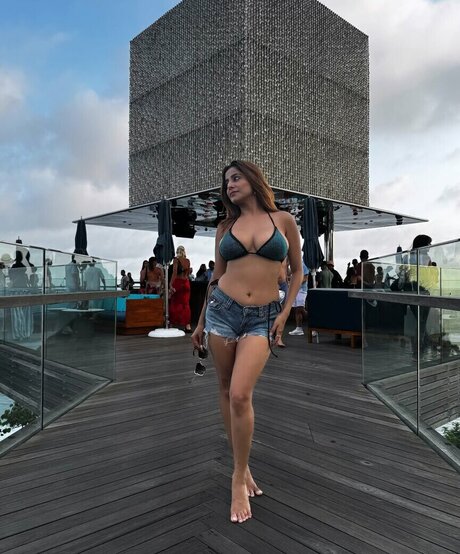 Kate Sharma star nude pictures