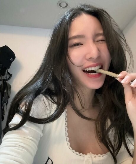 Mena Noona nude model photo