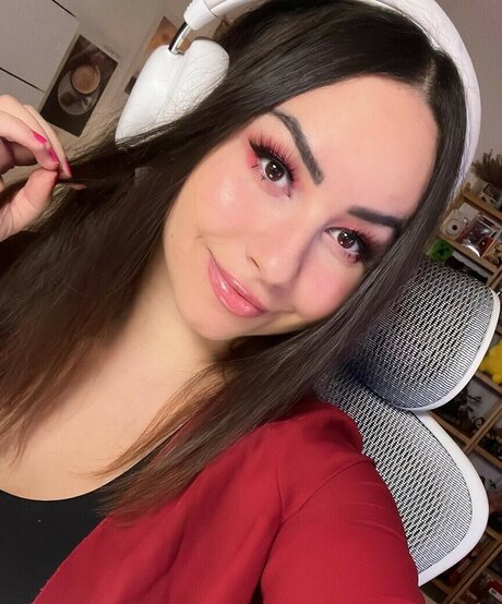 Bunnygirl model adult picture