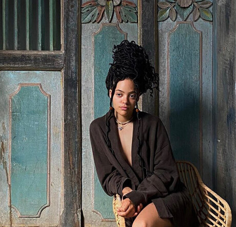 Quintessa Swindell erotic actress pictures