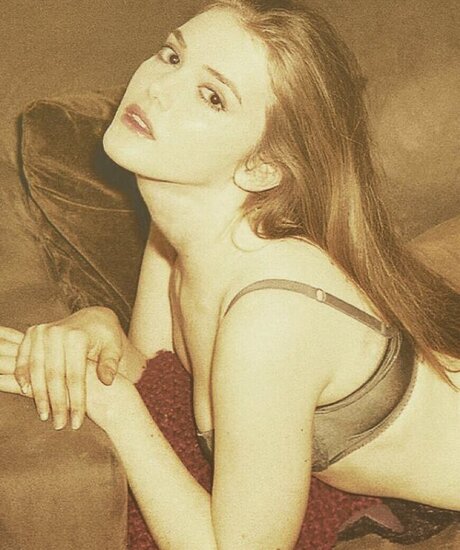 Sophie Thomas model picture