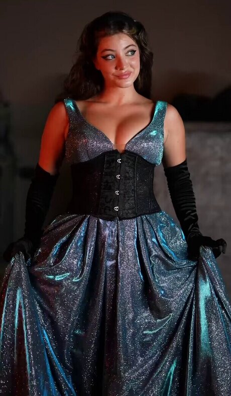 Leyla Afshonkar star sex image