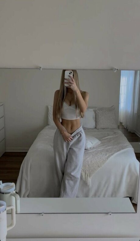 maya zrv star nude photos