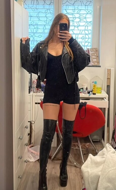 Larissaxra top actress picture