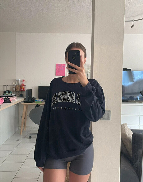 Larissaxra hot star image