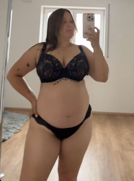 black hair onlyfans pretty pic