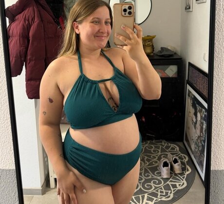 asian female onlyfans top pic