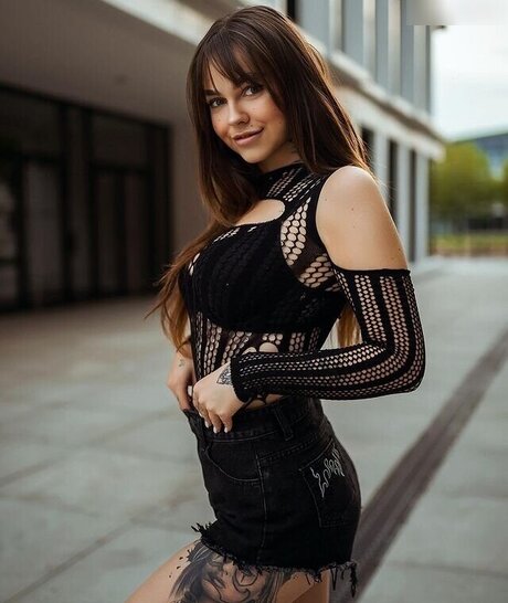 Tizeax model sexy images