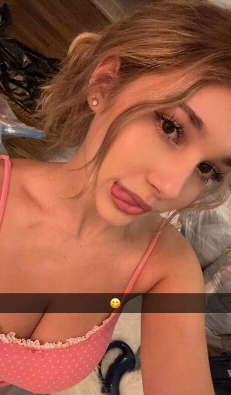 Sara Dobrik naked actress images