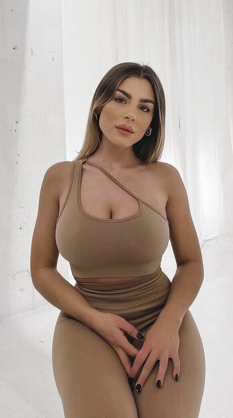 lips onlyfans pornographic images