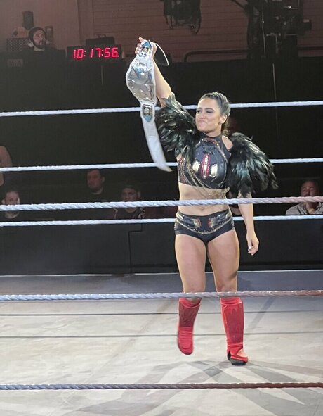 Lyra Valkyria art actress galleries