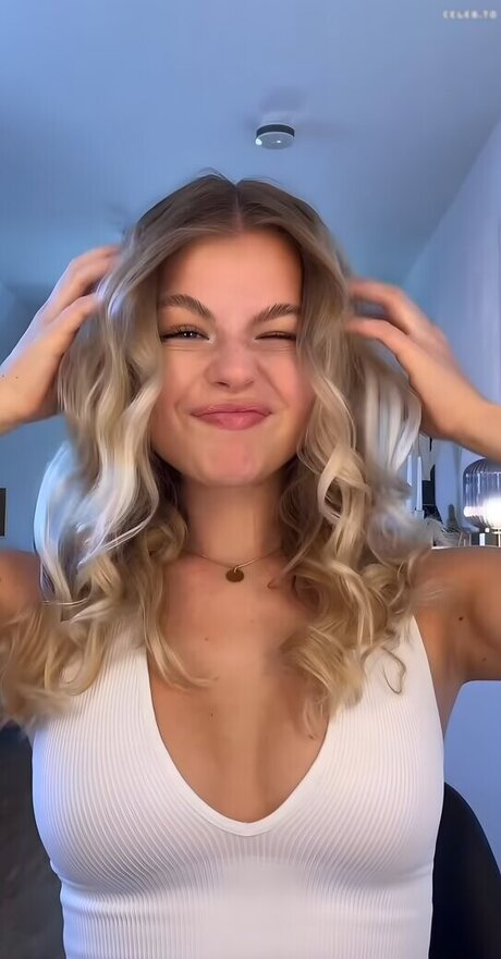 Vallixpauline naked star pics