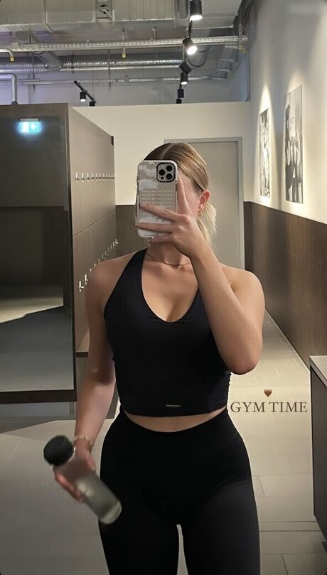 Vallixpauline top model photos