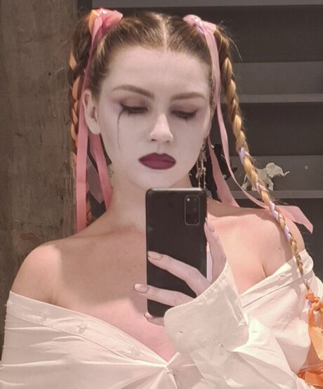 curvy shemale onlyfans naked photos