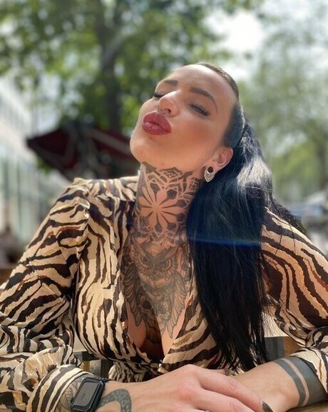 inkedbiitch pretty model photo