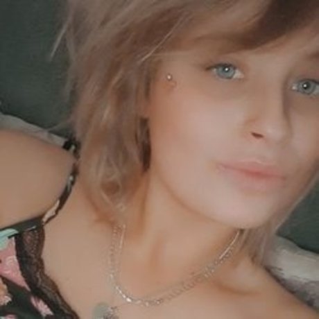 Poppy Walsh pornstar adult image