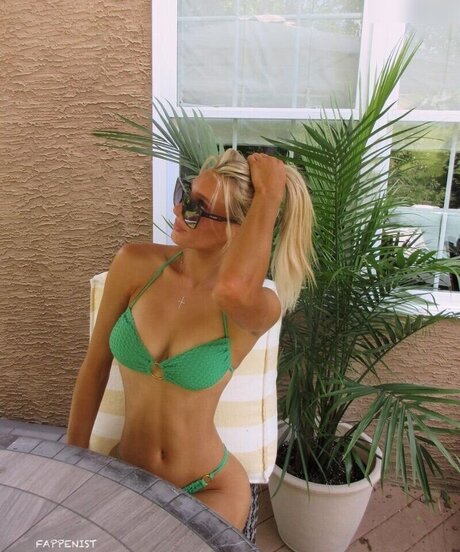 female influencer onlyfans art nude photo