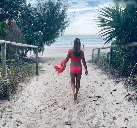 young onlyfans free nude photo