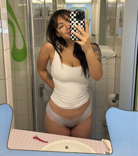 shaved onlyfans hd image