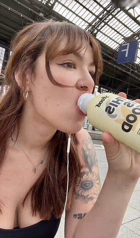 redhead skinny onlyfans top image