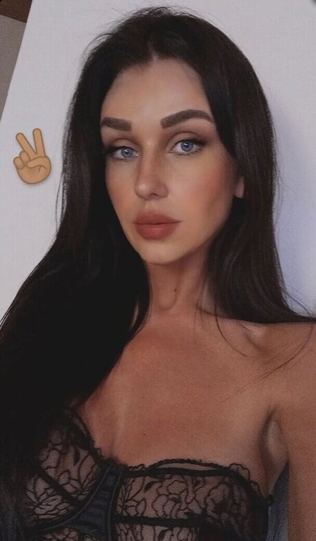 Leonie Schnbck hot model gallery