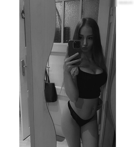 Nicki Anna xxx model images