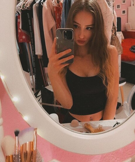 Nicki Anna perfect model images