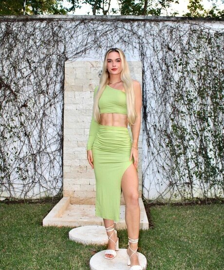 Karyn Best pornstar sexy pics