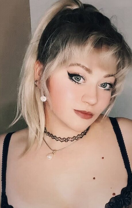 nerdy teen onlyfans nudes pic