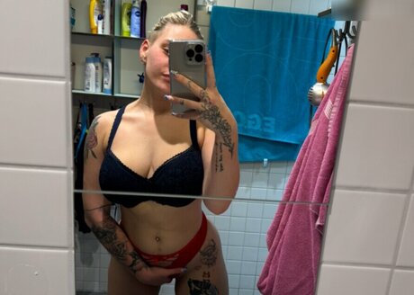 amateur blonde onlyfans porno picture