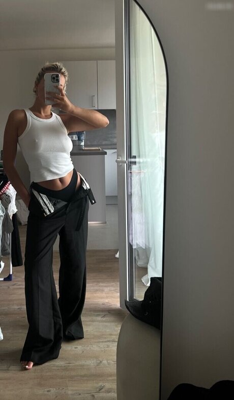 Anna Maria Schimanski model sexy pics