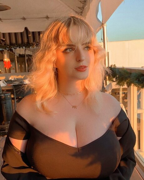 pregnant xxx onlyfans beautiful nude photo