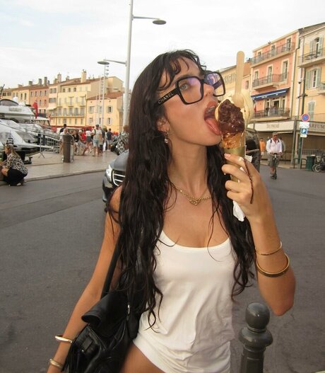 Elisha Herbert naked actress pictures