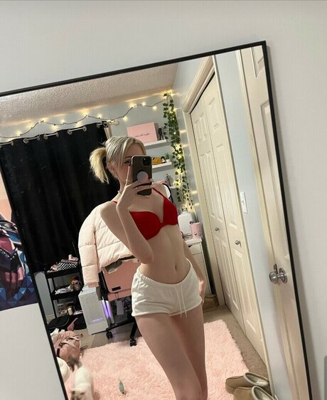 eating onlyfans sexy naked gallery