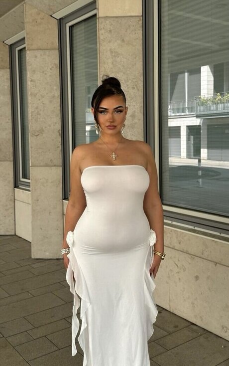 shaved onlyfans pornographic images