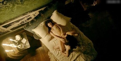 Versailles Fernsehserie_ beautiful actress photos