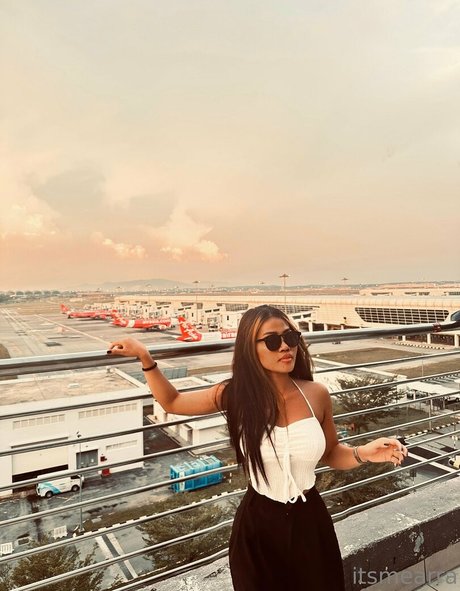 itsmearra exclusive actress picture