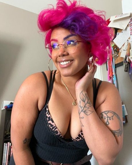 beautiful face onlyfans erotic pic