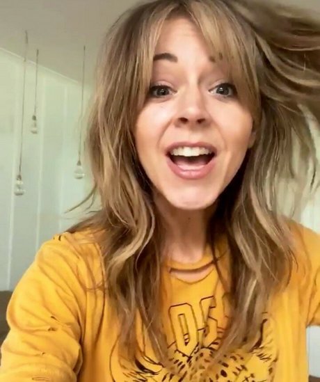 Lindsey Stirling Best Profile Photo