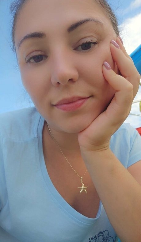 FoxyKara star sexy photo