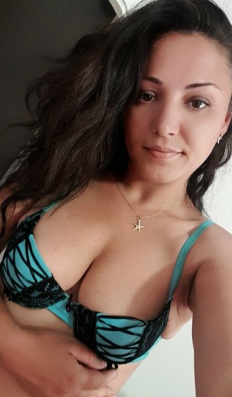 FoxyKara model picture