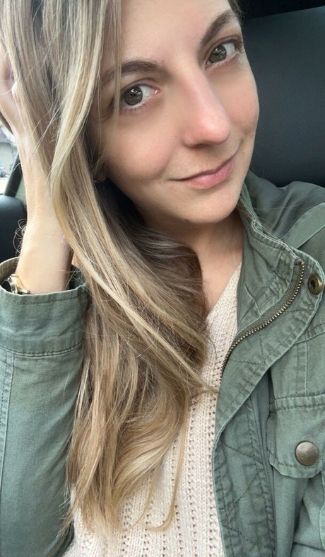 ButterflyYogaVIP model nude pictures