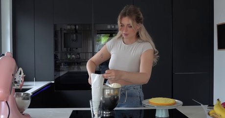 brown eyes kitty onlyfans hot xxx images