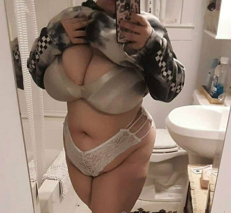 soft tittybogwitch nude model pics