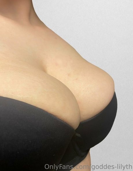 goddes lilyth hot star image