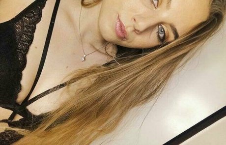 hollyclue perfect model archive