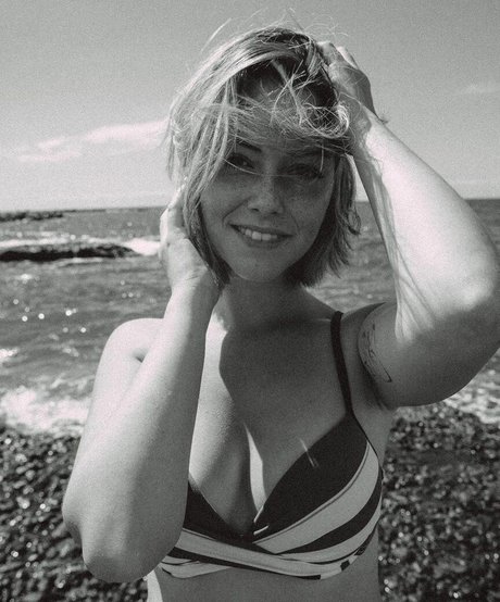 Shauna Dewit sex actress photos